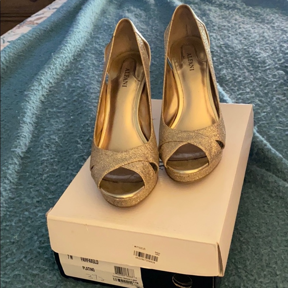 Platform gold heels